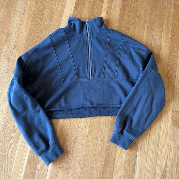 The garage size small half zip crop sweater excellent condition - Picture 1 of 4